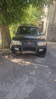 2001 Mitsubishi Montero 6 Cylinder with 7 Seats