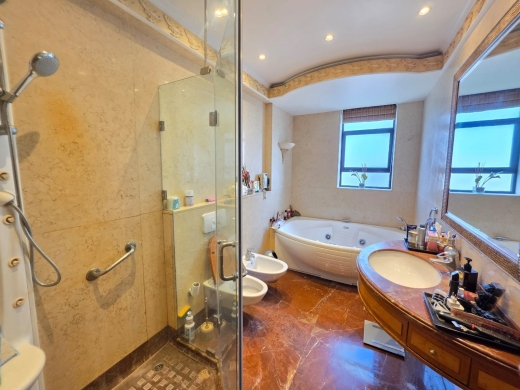 Luxurious Furnished Apartment With Exceptional View For Rent in Baabda — 16