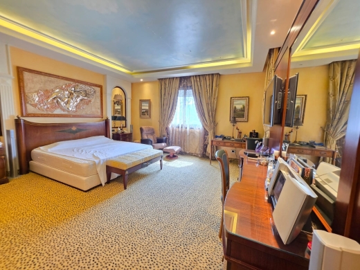 Luxurious Furnished Apartment With Exceptional View For Rent in Baabda — 13