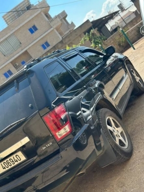 Jeep Cherokee Limited 2005 V6 — 4