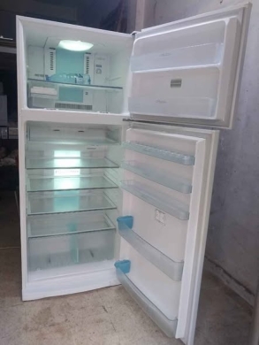 Toshiba Refrigerator 28 Feet — 2