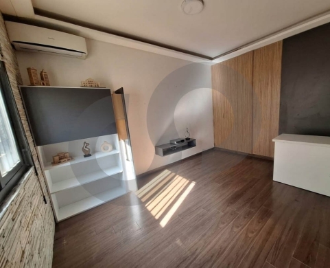 Fully Renovated Apartment/big storage room/4th floor/modern… — 7