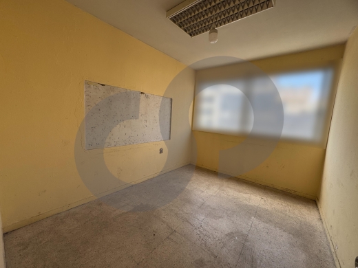 RENTAL OFFICE/MAR ELIAS,BEIRUT/ مار إلياس/PRIME LOCATION/REF#TD140800 ! — 2