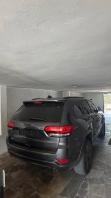 Jeep Grand Cherokee 2017 Anniversary Edition — 4