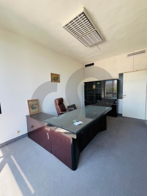 office /prime commercial location/ well-known… — 3