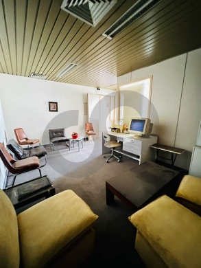 office /prime commercial location/ well-known… — 2
