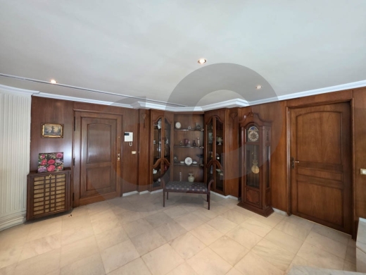 unique opportunity/well-maintained building/spacious… — 3