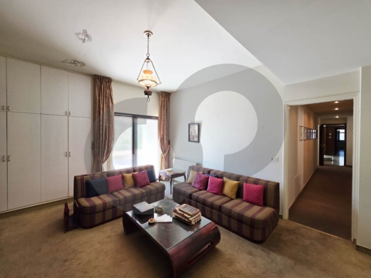 unique opportunity/well-maintained building/spacious… — 4