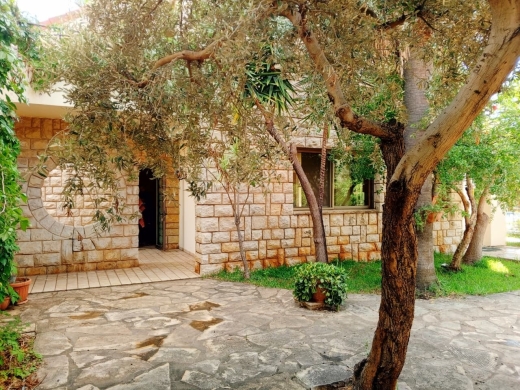 Villa With Spacious Garden & A Private Pool For Sale in Aamchit — 4