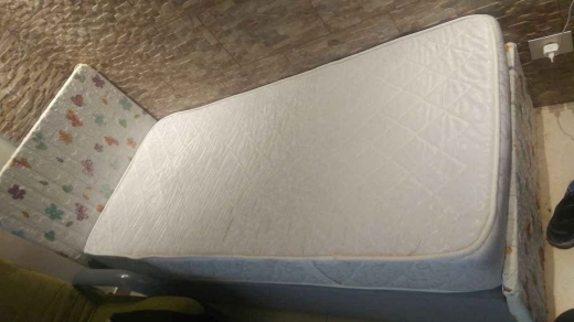 Single bed in like new condition