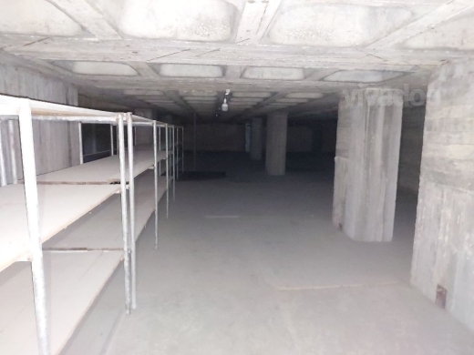 مستودع للإيجار في عوكر مع ميزانين وسهولة وصول للشاحنات | Warehouse for Rent in Awkar — 6