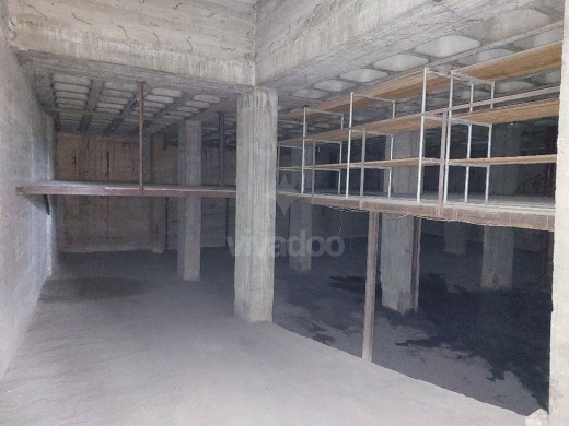 مستودع للإيجار في عوكر مع ميزانين وسهولة وصول للشاحنات | Warehouse for Rent in Awkar — 8