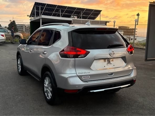 Nissan Rogue 2020 SV AWD 4x4 — 5