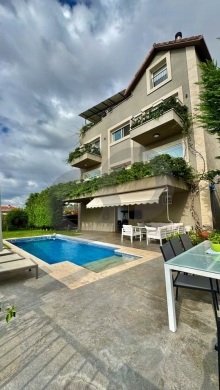 VILLA/Luxury Residence/grand proportions/ outdoor pool/okaibe… — 2