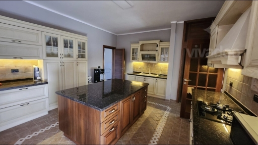 شقة مفروشة للإيجار في الأشرفية | Fully Furnished Apartment for Rent in Achrafieh — 3