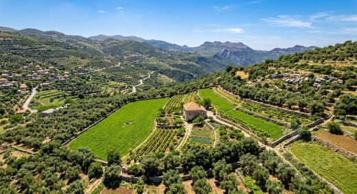 أرض للبيع في المروج المتن مع بيت قديم | Land for Sale Mrouj Metn