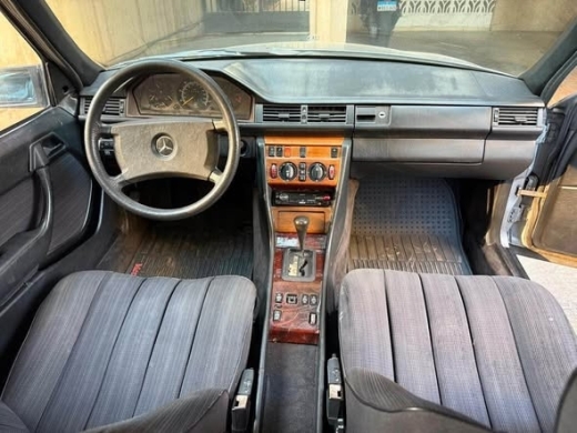 Mercedes E300 1989 — 5