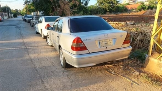 Mercedes 280 Year 2000 — 4