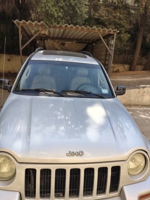 Jeep Cherokee Liberty 2003 Limited 4x4 — 5