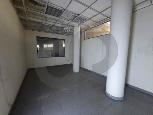 warehouse/LARGE USABLE FLOOR AREA / GENERATOR ROOM/conference room/Private entrance… — 2