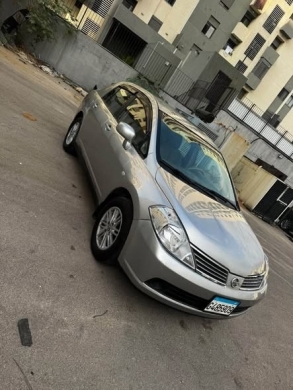 Nissan Tida 2008 — 2