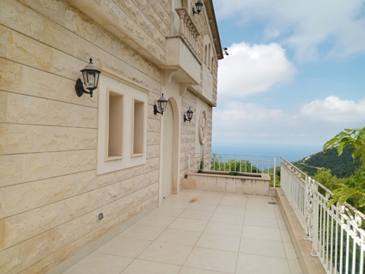 Villa Furnished With Garden & Unlockable View For Sale in Kfour — 11