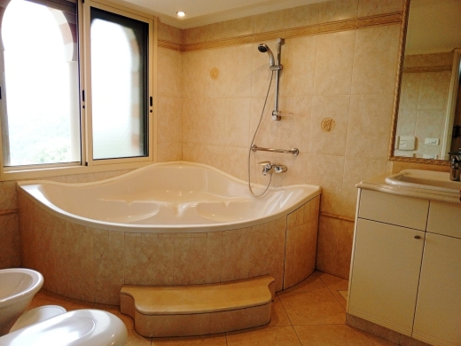 Villa Furnished With Garden & Unlockable View For Sale in Kfour — 19