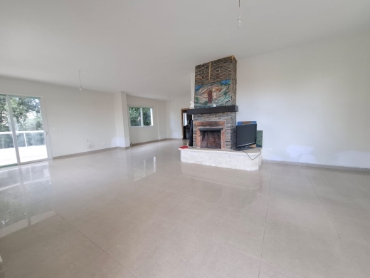 3-Bedroom Unfurnished Apartment With Garden For Sale in Ghazir — 2