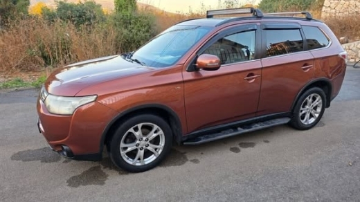 Mitsubishi Outlander Limited 2014 V6 — 4