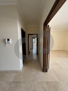 prime residential area/well-maintained building/open… — 3