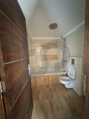 prime residential area/well-maintained building/open… — 7