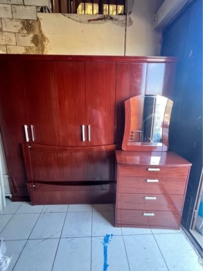 Excellent condition bedroom set — 2