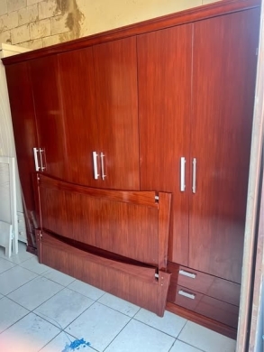 Excellent condition bedroom set — 5