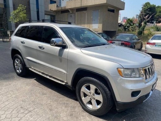 2011 Jeep Grand Cherokee Overland — 5
