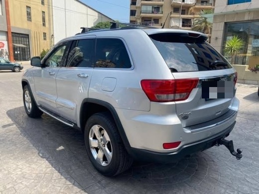 2011 Jeep Grand Cherokee Overland — 4
