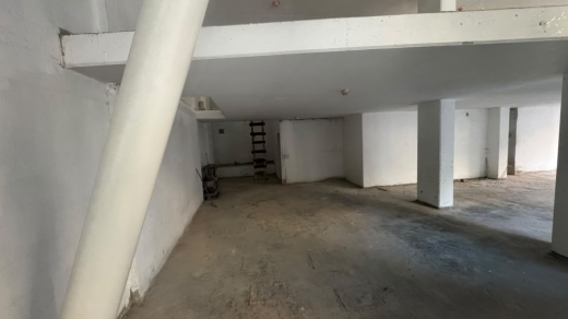 Commercial Space with Front Windows For Sale in Gemayzeh