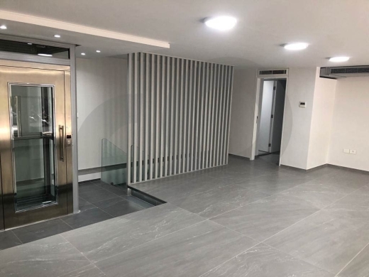 Spacious commercial property For Sale/Prime and highly exposed… — 5
