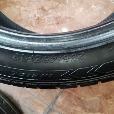 Used Tire Set 235/45/19
