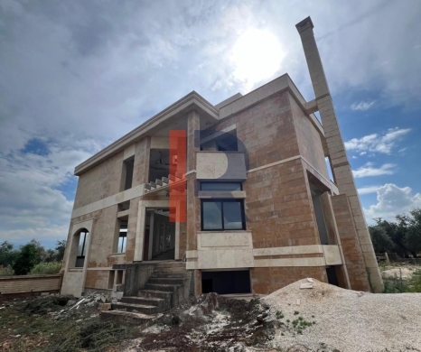 R9-4004 Three Luxury Villas for Sale in Bsarma Koura | 2,424 m² Land | 30/60 Zoning — 13