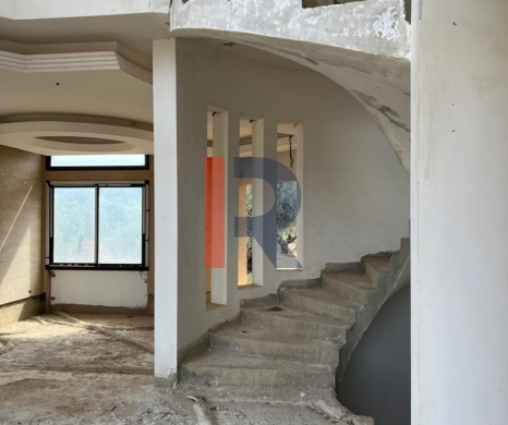 R9-4004 Three Luxury Villas for Sale in Bsarma Koura | 2,424 m² Land | 30/60 Zoning — 11