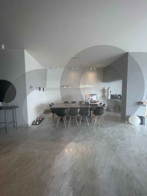 Located in a prestigious and well-maintained building/PRIME… — 4