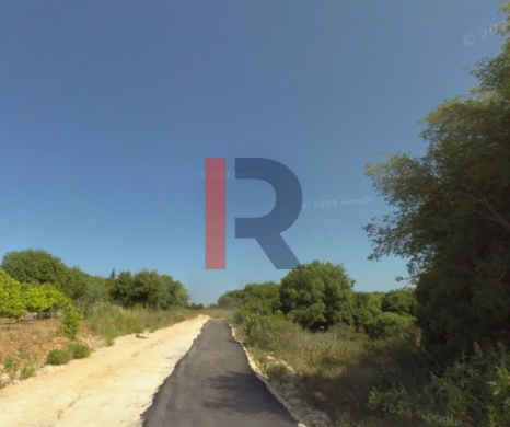 R9-4014 Land for Sale in Batroumine Koura | 2,000 m² | 20/40 Zoning — 2