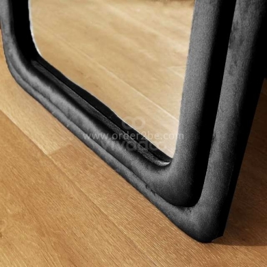 مرآة مخملية بتصميم عصري غير منتظم | Elegant Irregular Velvet Mirror — 4