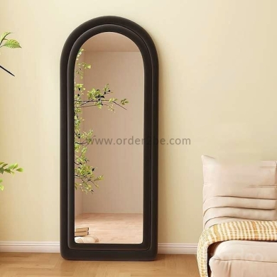 مرآة مخملية بتصميم عصري غير منتظم | Elegant Irregular Velvet Mirror