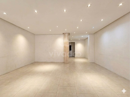 محل تجاري للبيع في الحمرا موقع حيوي | Commercial Store for Sale in Hamra — 2