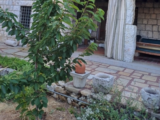 Land with Traditional House For Sale in Prime Location in Bikfaya — 2