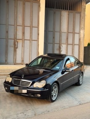Mercedes-Benz C230 2004 — 2