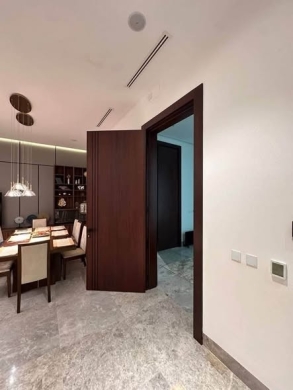 Moisture-resistant oak veneer doors