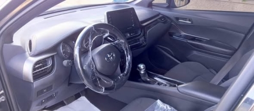 Toyota C-HR 2019 XLE — 5