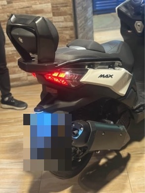 Max Azzo 180cc Scooter — 5